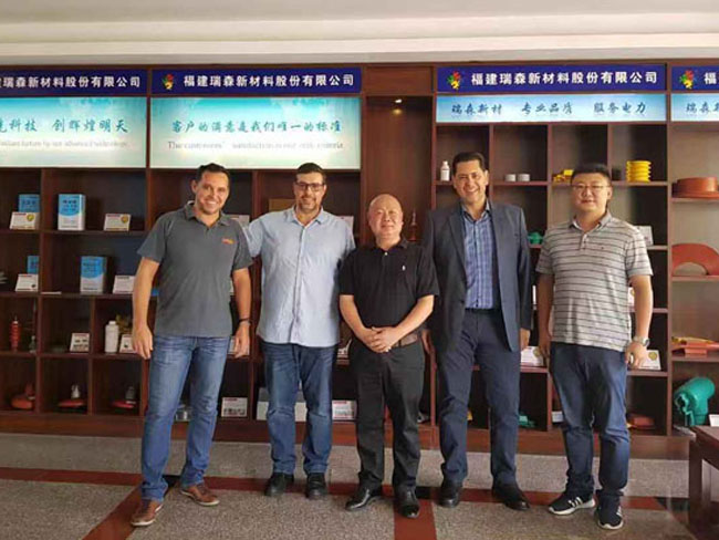 巴西客戶來我司考察。